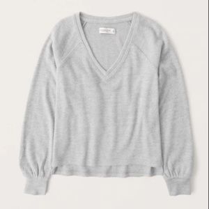 ABERCROMBIE COZY LONG SLEEVE VNECK TOP